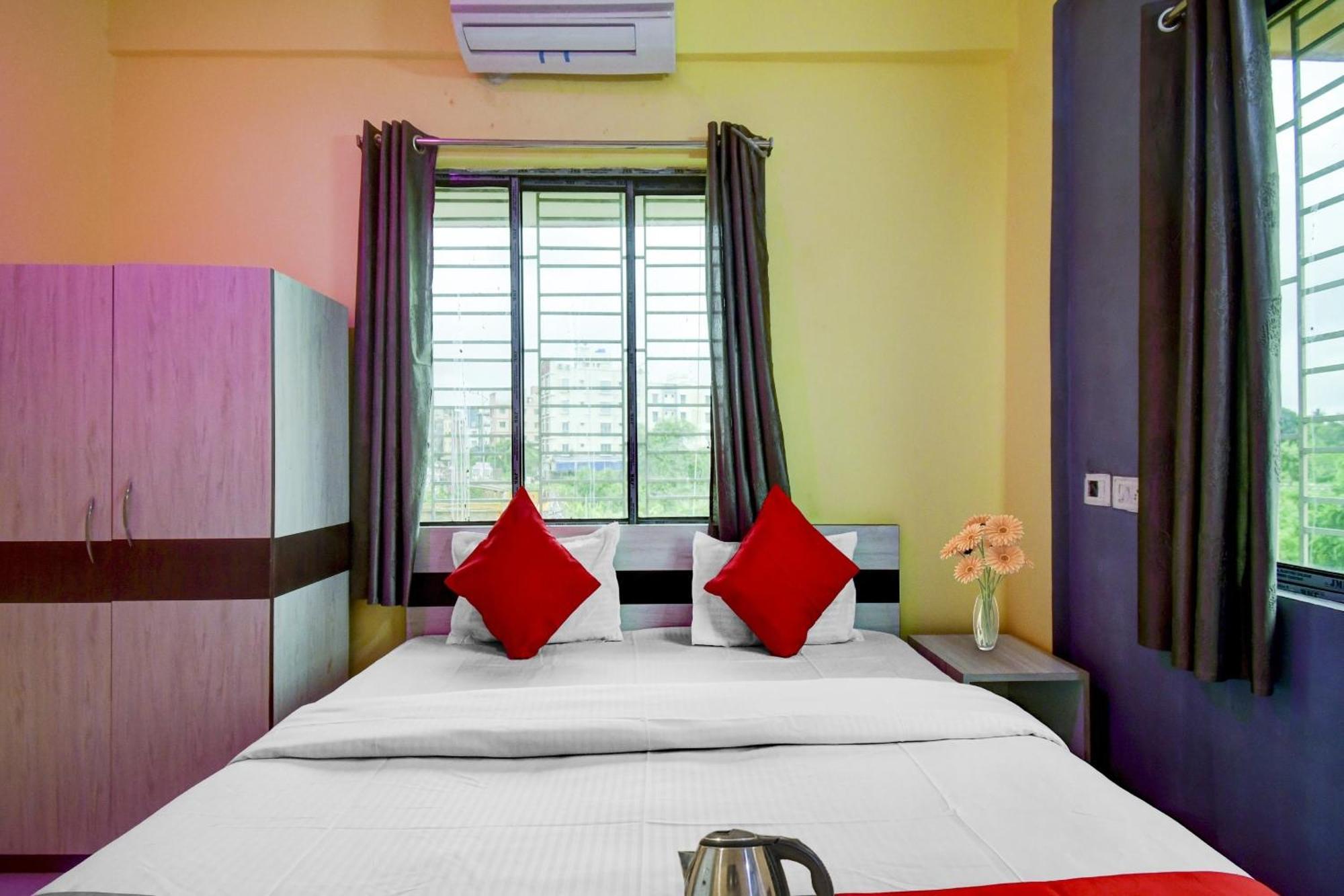 Super Hotel O 4 Friends Калькутта Экстерьер фото