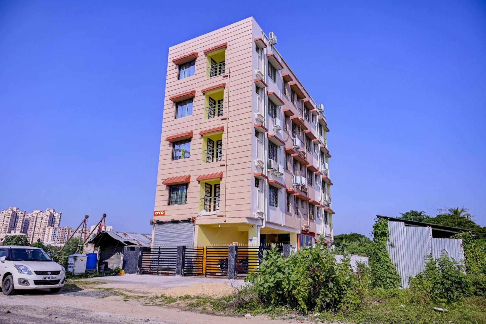 Super Hotel O 4 Friends Калькутта Экстерьер фото