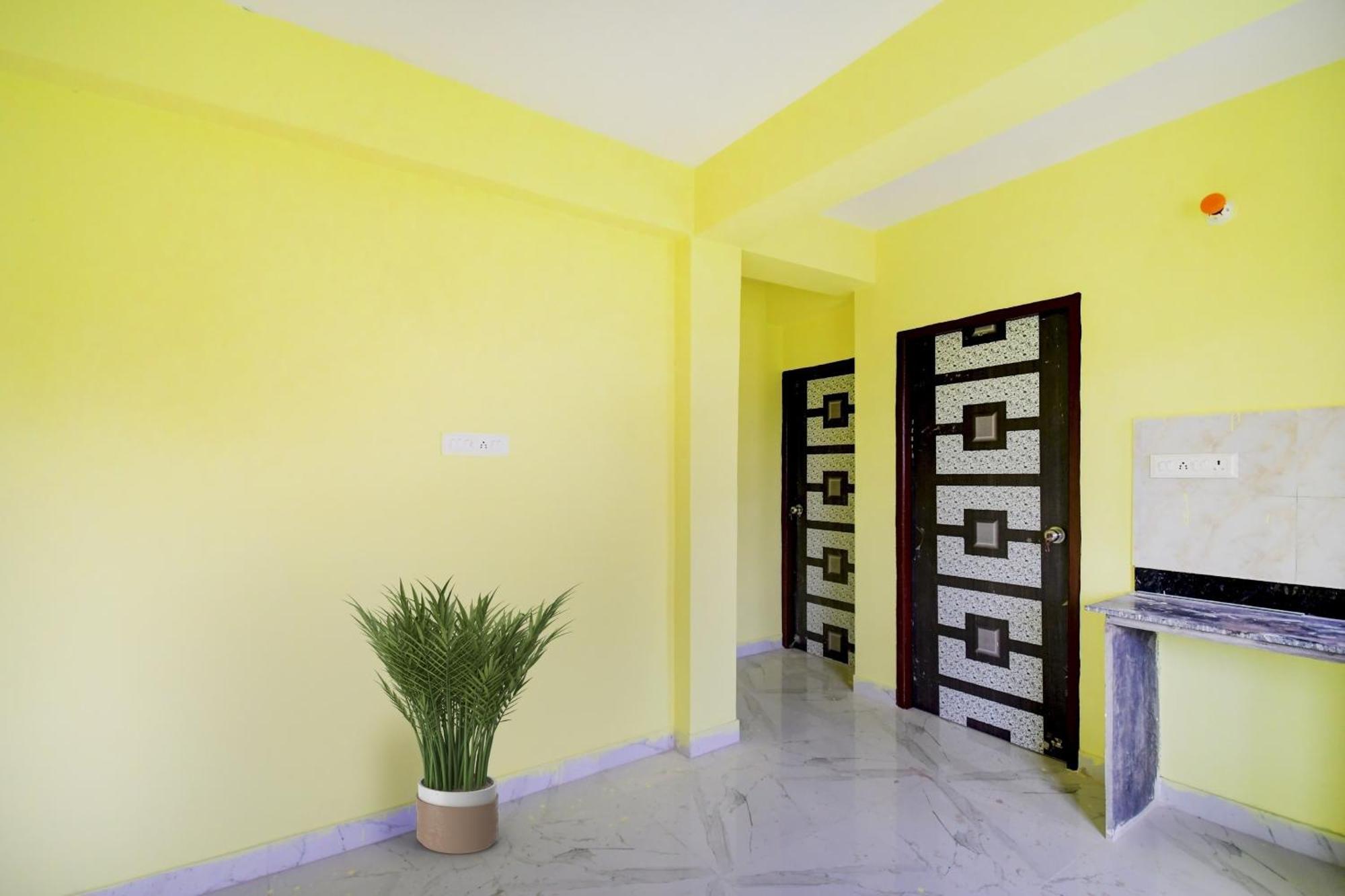 Super Hotel O 4 Friends Калькутта Экстерьер фото