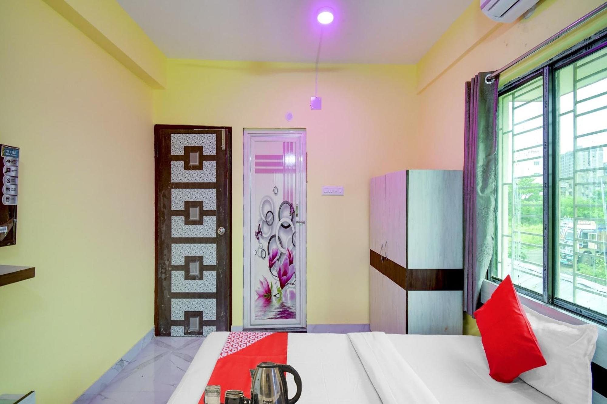 Super Hotel O 4 Friends Калькутта Экстерьер фото