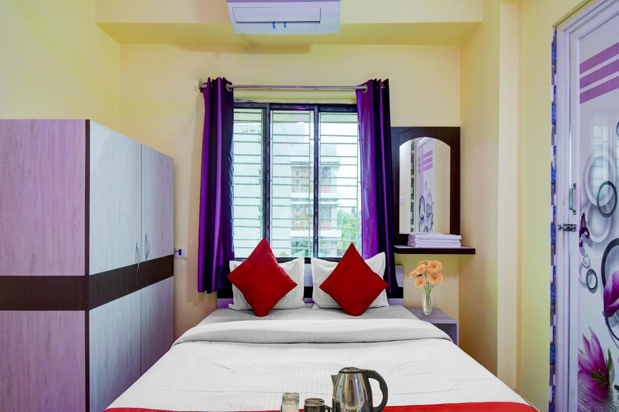 Super Hotel O 4 Friends Калькутта Экстерьер фото